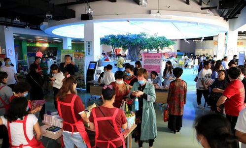 潍坊巾帼家政广场迎来首场“家政大集”，超2000人赶集选服务